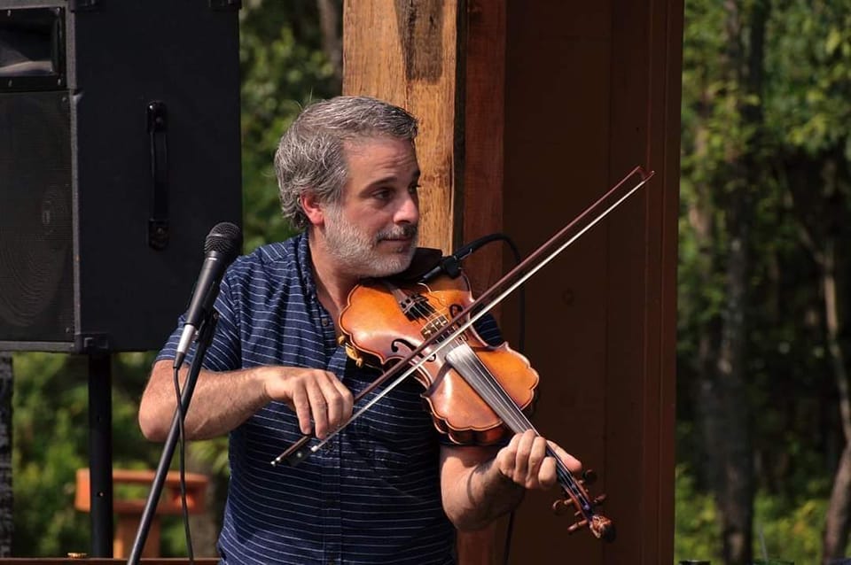 Episode 522 Featuring Serf William - Fiddle Player, Educator and Our Resident Historian episode artwork
