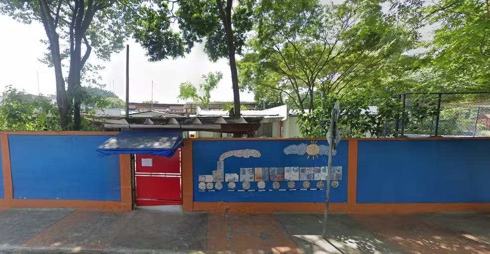 Pai que entrou em escola de SP com policiais armados é PM da ativa Pai que entrou em escola de SP com policiais armados é PM da ativa