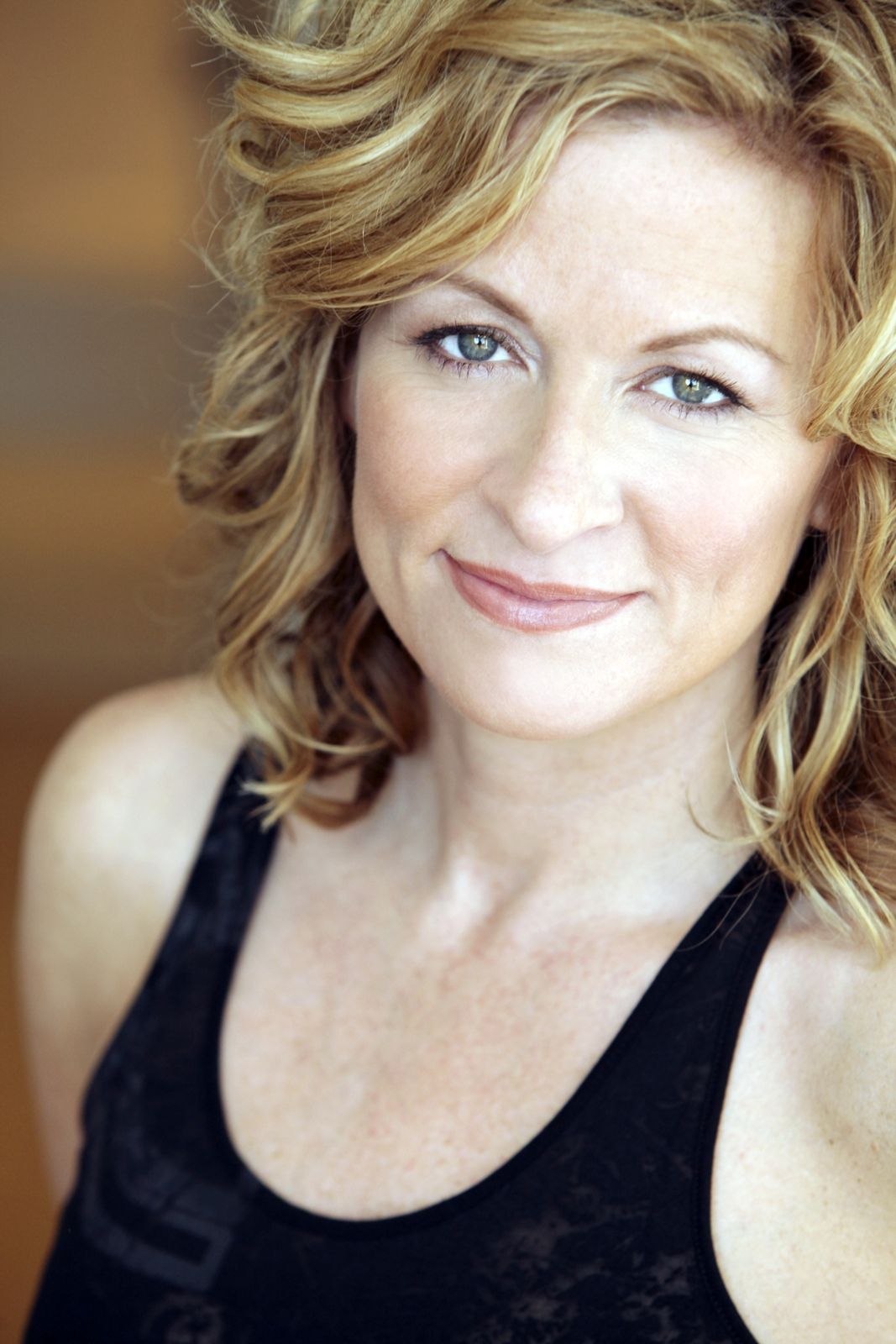 Comedian Sarah Colonna who is engaged to Seattle Seahawk's Punter talks social media episode artwork