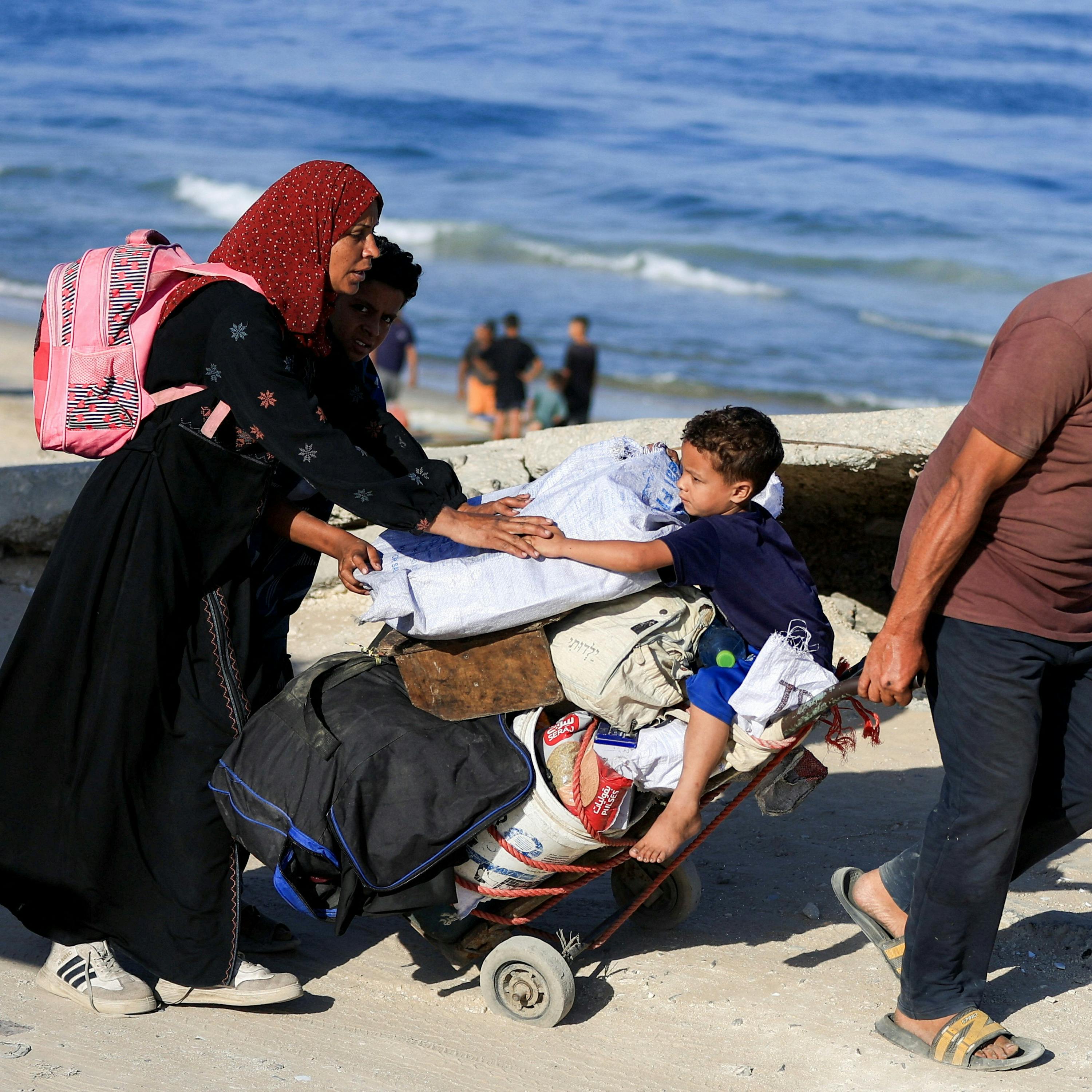 El orden mundial analiza la letra pequeña del acuerdo sobre Gaza: el desarme de Hamás y la retirada completa de Israel podcast