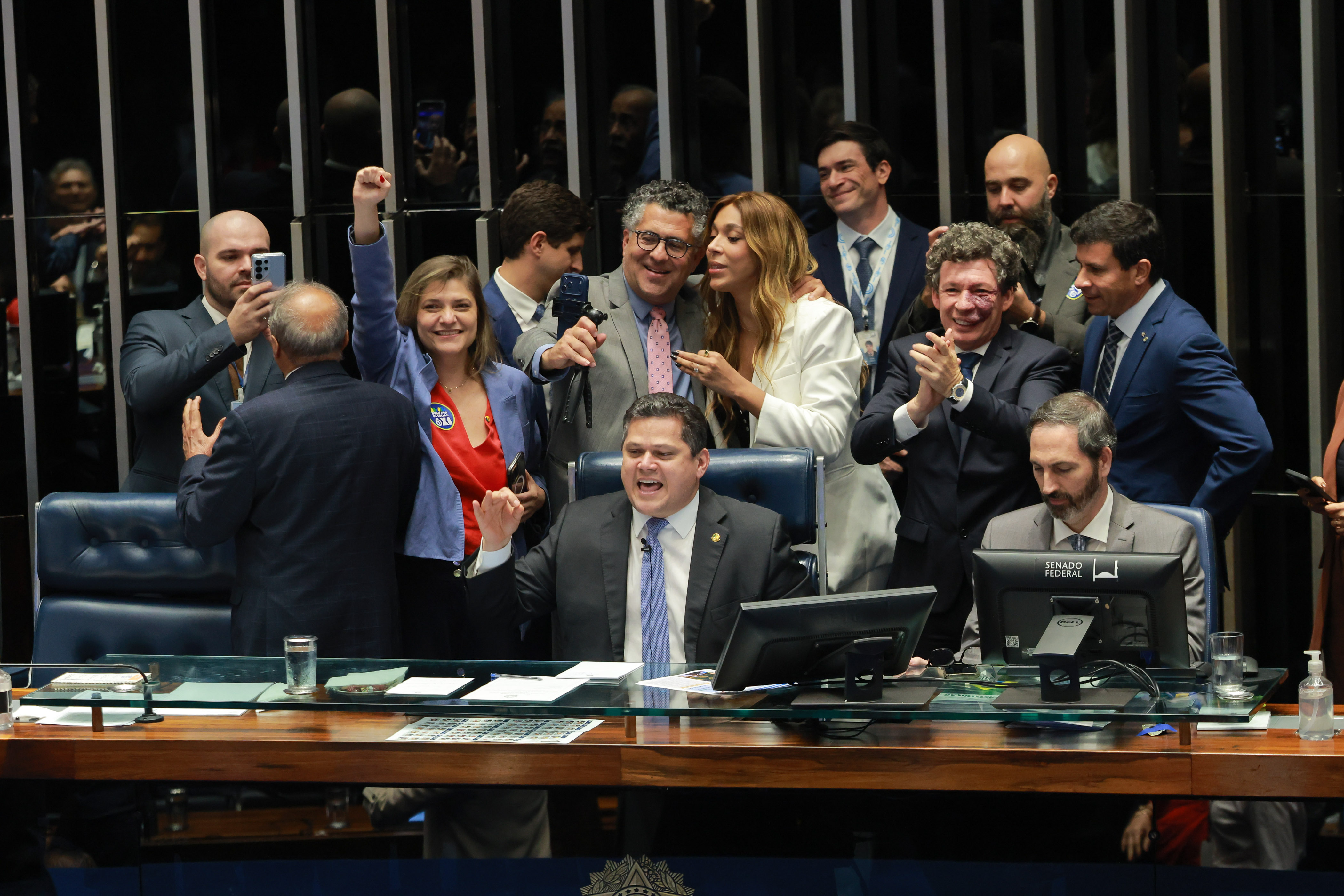 Escala 6x1: Congresso deve promulgar PEC na próxima semana episode artwork