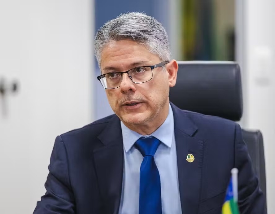 Ministros criticam relatório de Alessandro Vieira na CPI do Crime Organizado episode artwork