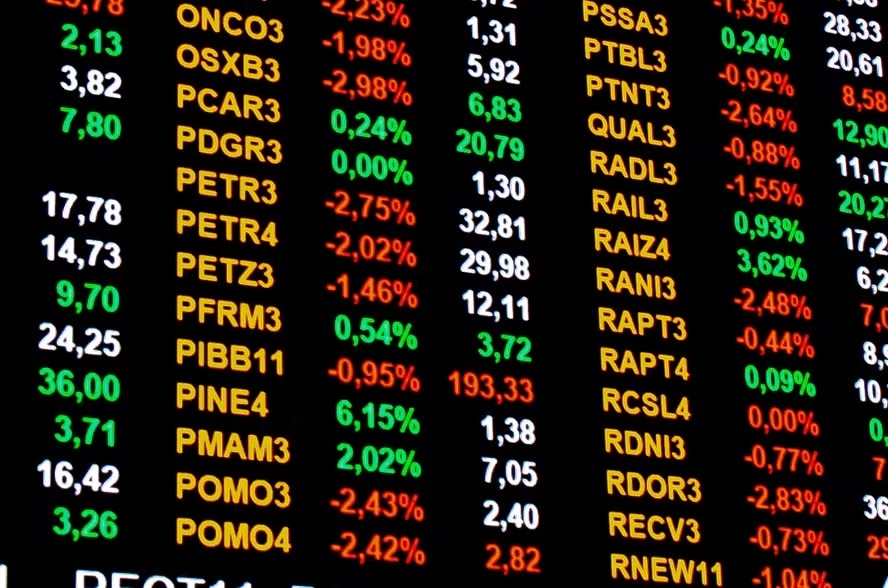 Ibovespa abre em alta após disparada de 7,7% na véspera; Dólar recua para R$ 4,96 episode artwork