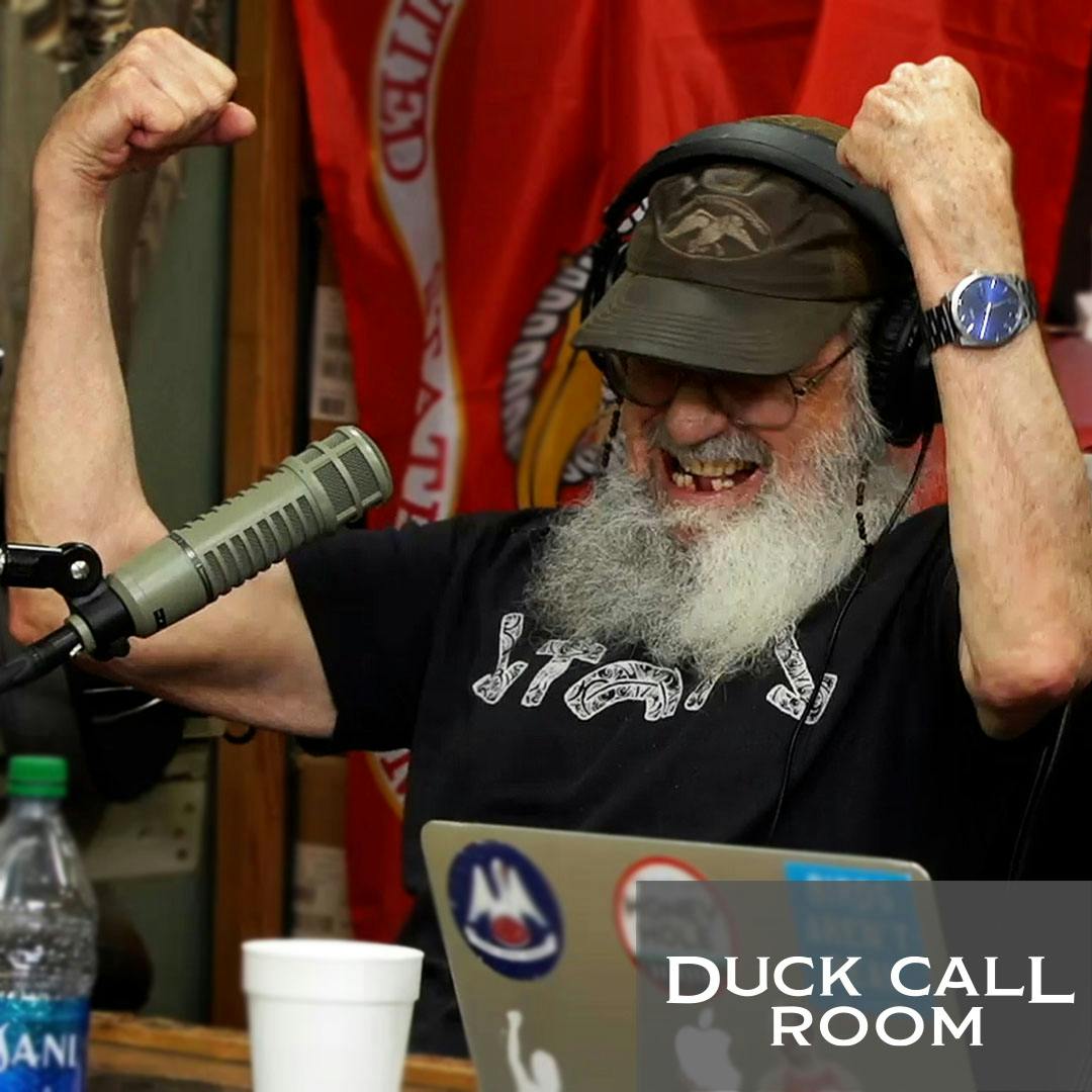 Uncle Si Has the Wildest Late-Night Habit