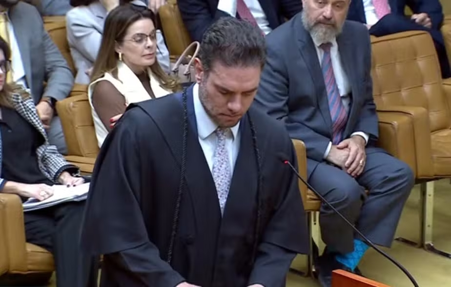 Advogado do PSD compara Rio a Gotham City em sessão que julga eleição para o mandato-tampão de governador