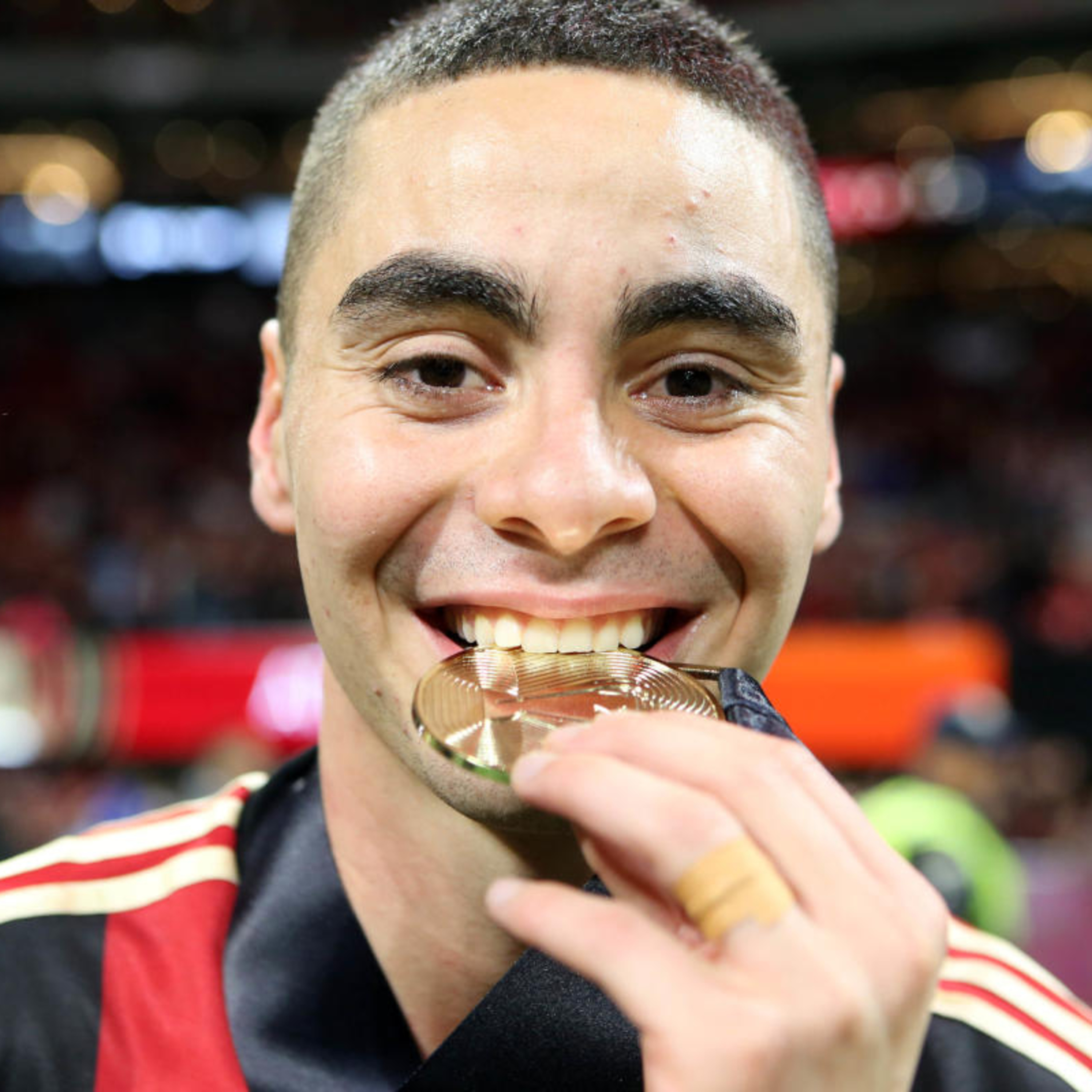 MIGUEL ALMIRON ON HIS WAY BACK HOME TO ATL UTD?! + EMMANUEL LATTE LATH TRANSFER RUMORS | FIVE STRIPE WEEKLY #348 episode artwork