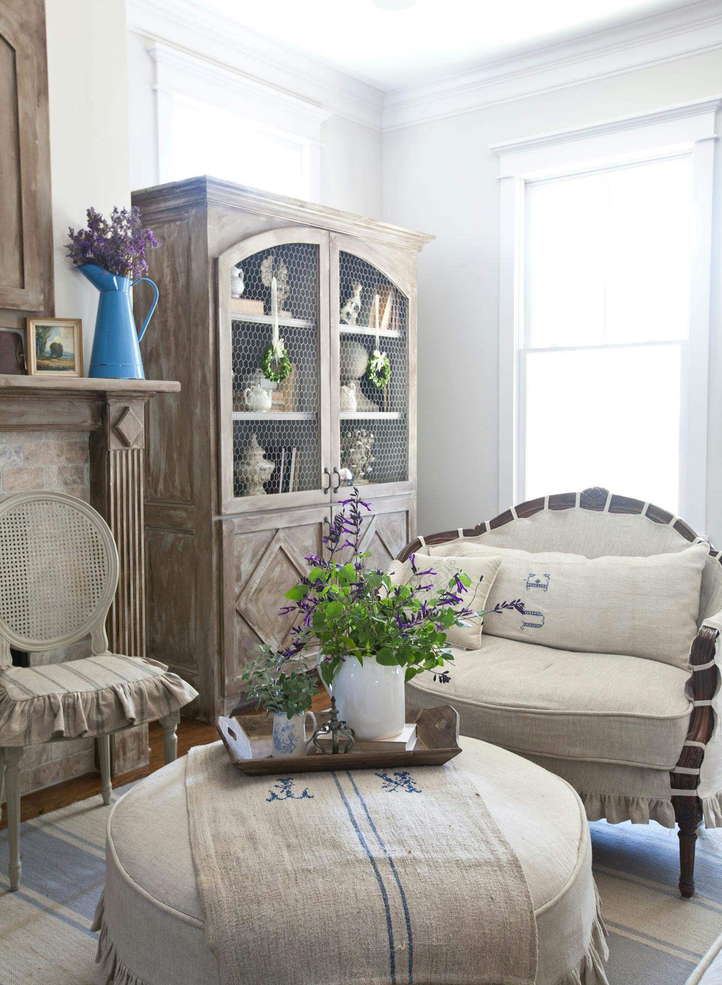 Decorate Your Living Room Like a Pro - DTT Classic Decorate Your Living Room Like a Pro - DTT Classic