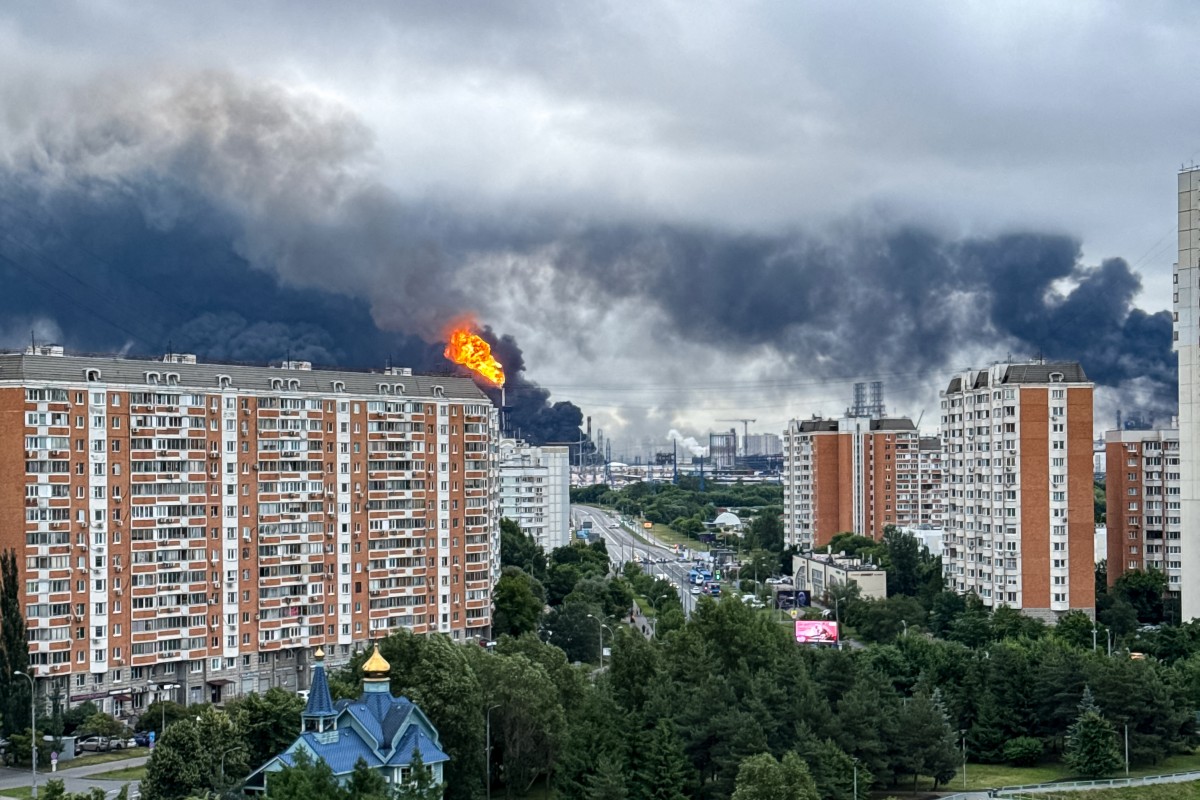 Ataque de drones ucranianos atinge refinaria de petróleo em Moscou e causa explosão episode artwork