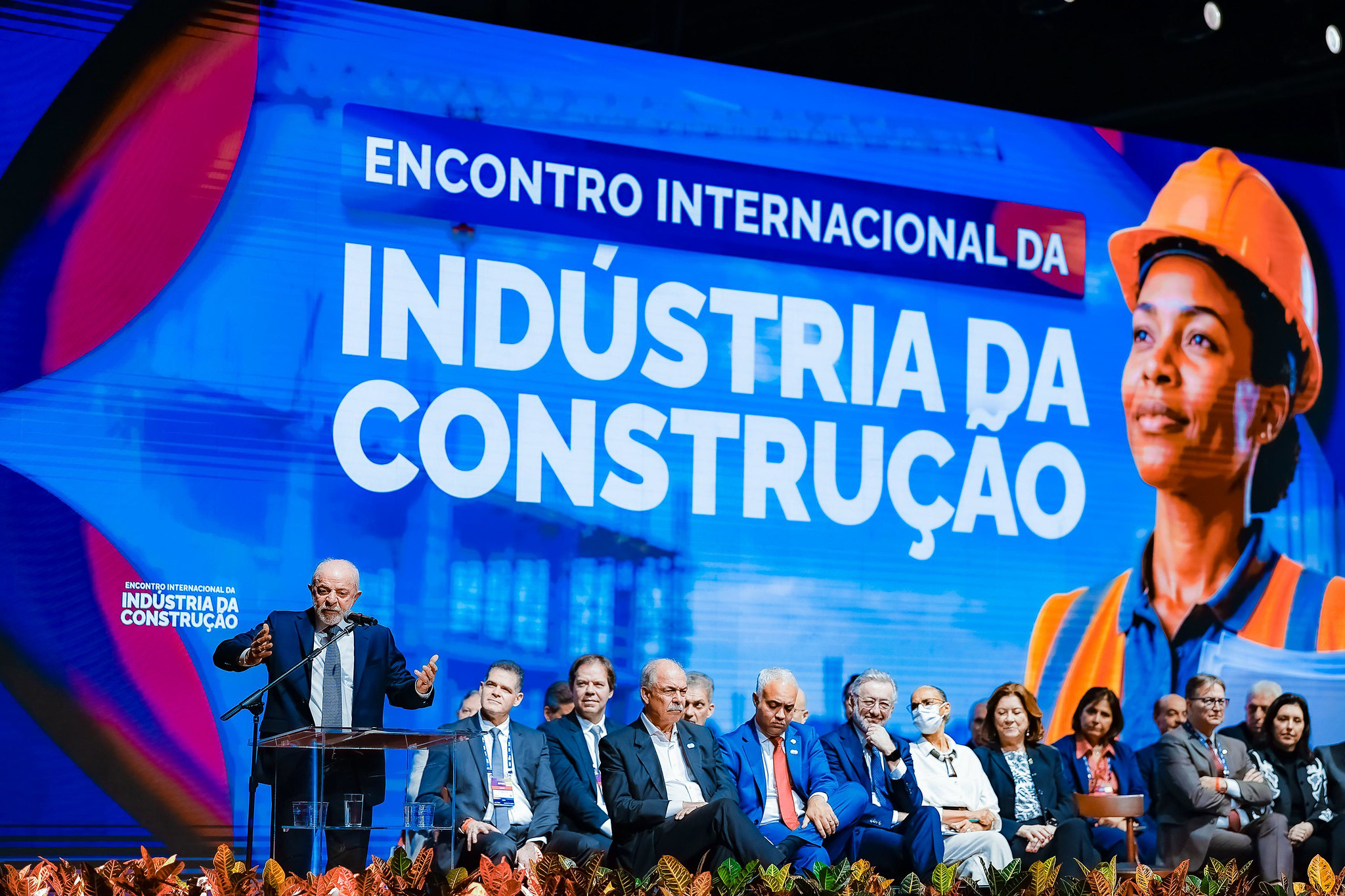 Lula diz a empresários que fim da escala 6x1 não será imposto 'na marra' e que respeitará 'realidade das categorias' episode artwork