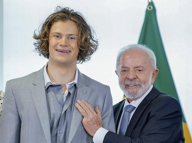 Lula recebe Lucas Pinheiro, ouro do Brasil nas Olimpíadas de Inverno