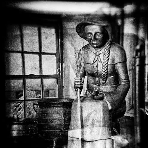 Arís – Alice Kyteler – The First Witch of Ireland podcast artwork