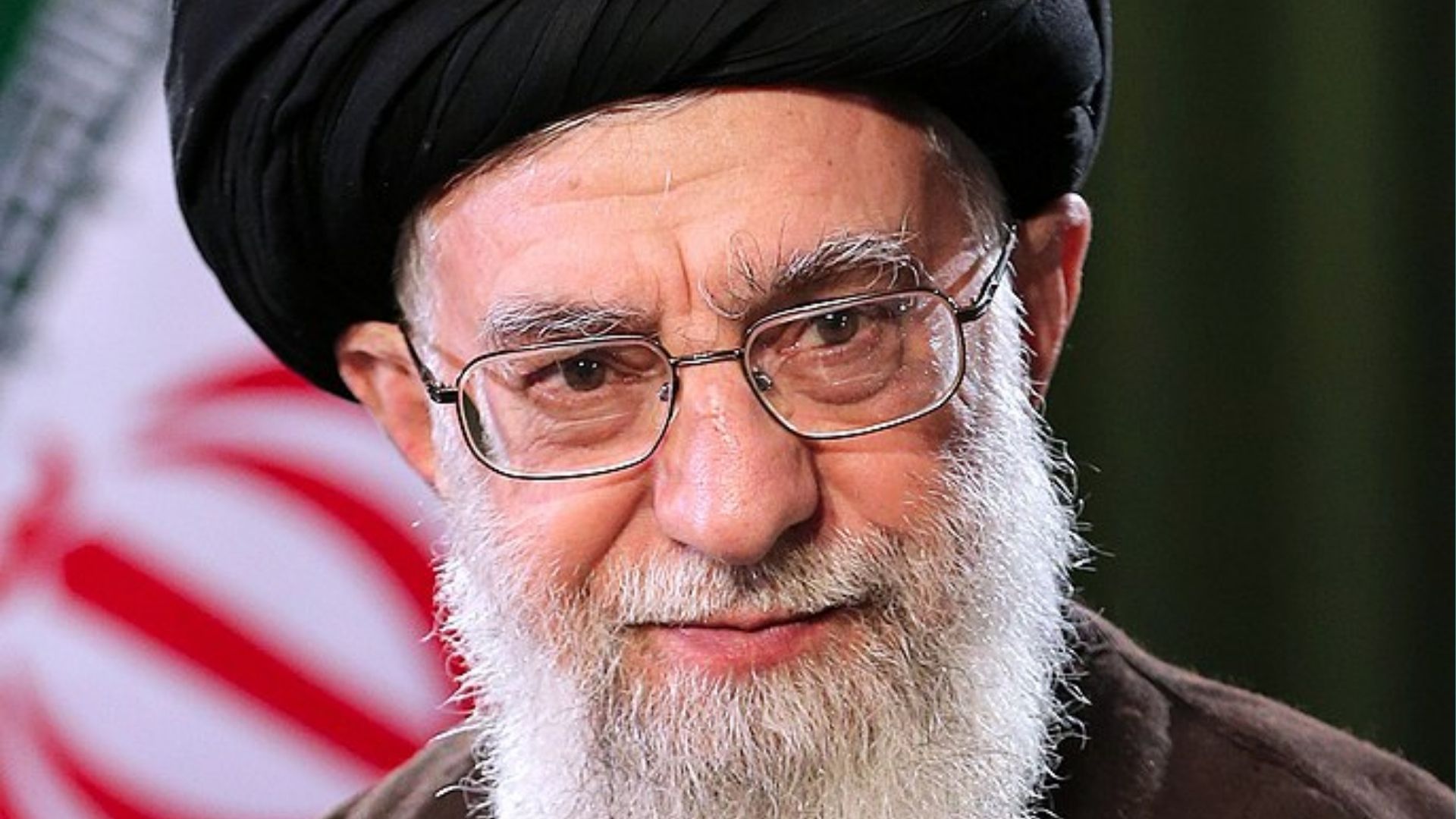 Morte de Ali Khamenei pode gerar disputas internas no Irã, avalia especialista episode artwork
