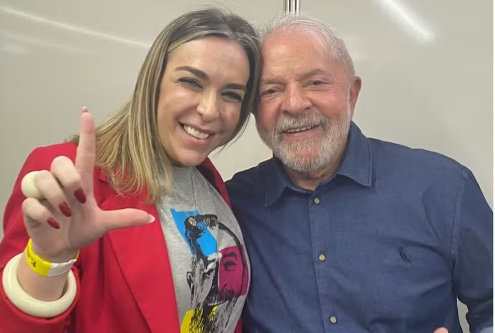 Campanha de Lula diz que fotos com Roberta Luchsinger não indicam relação pessoal episode artwork
