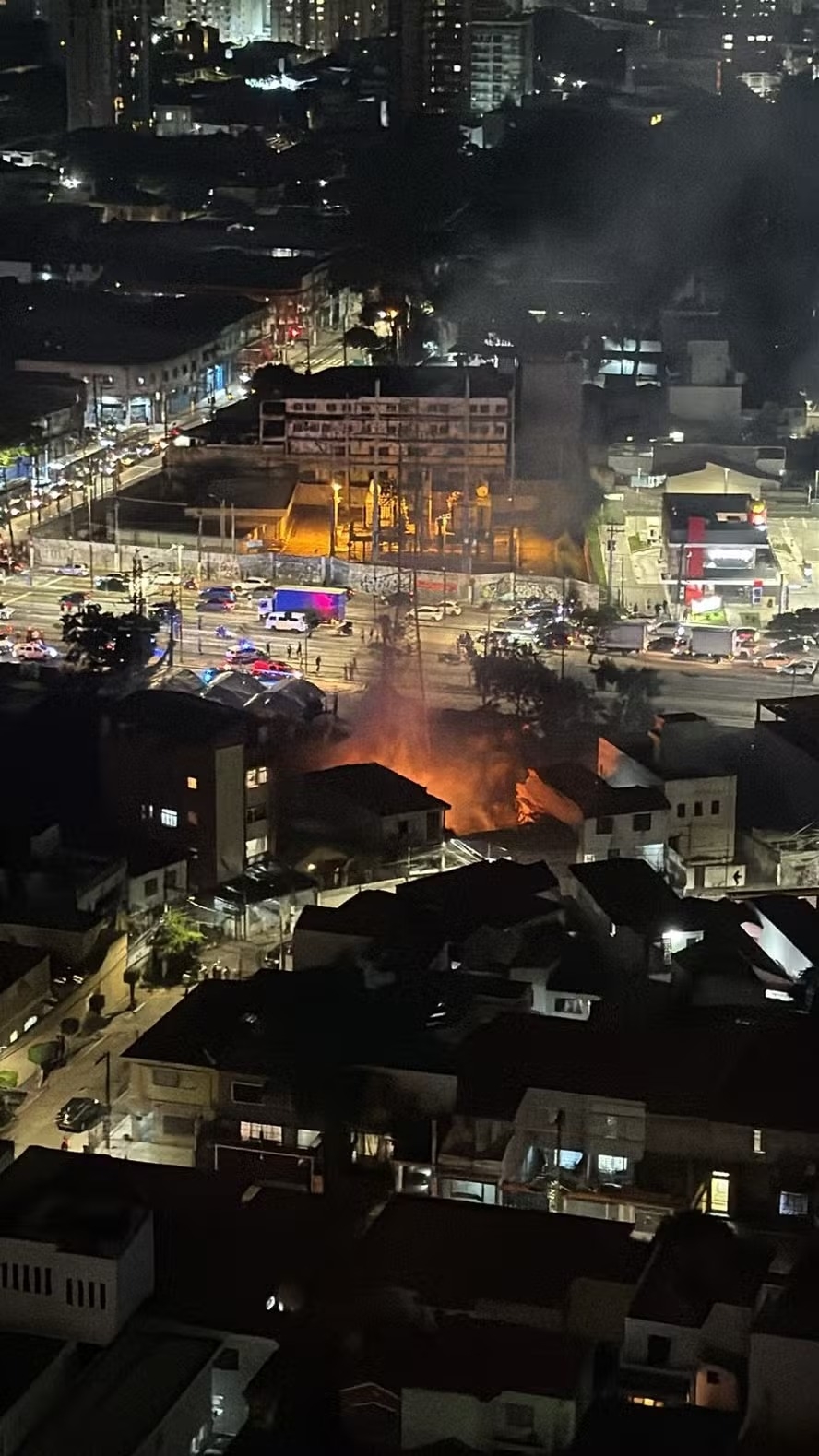 Parte das vítimas da explosão de São Paulo ainda aguarda ajuda; moradores não querem sair do local episode artwork