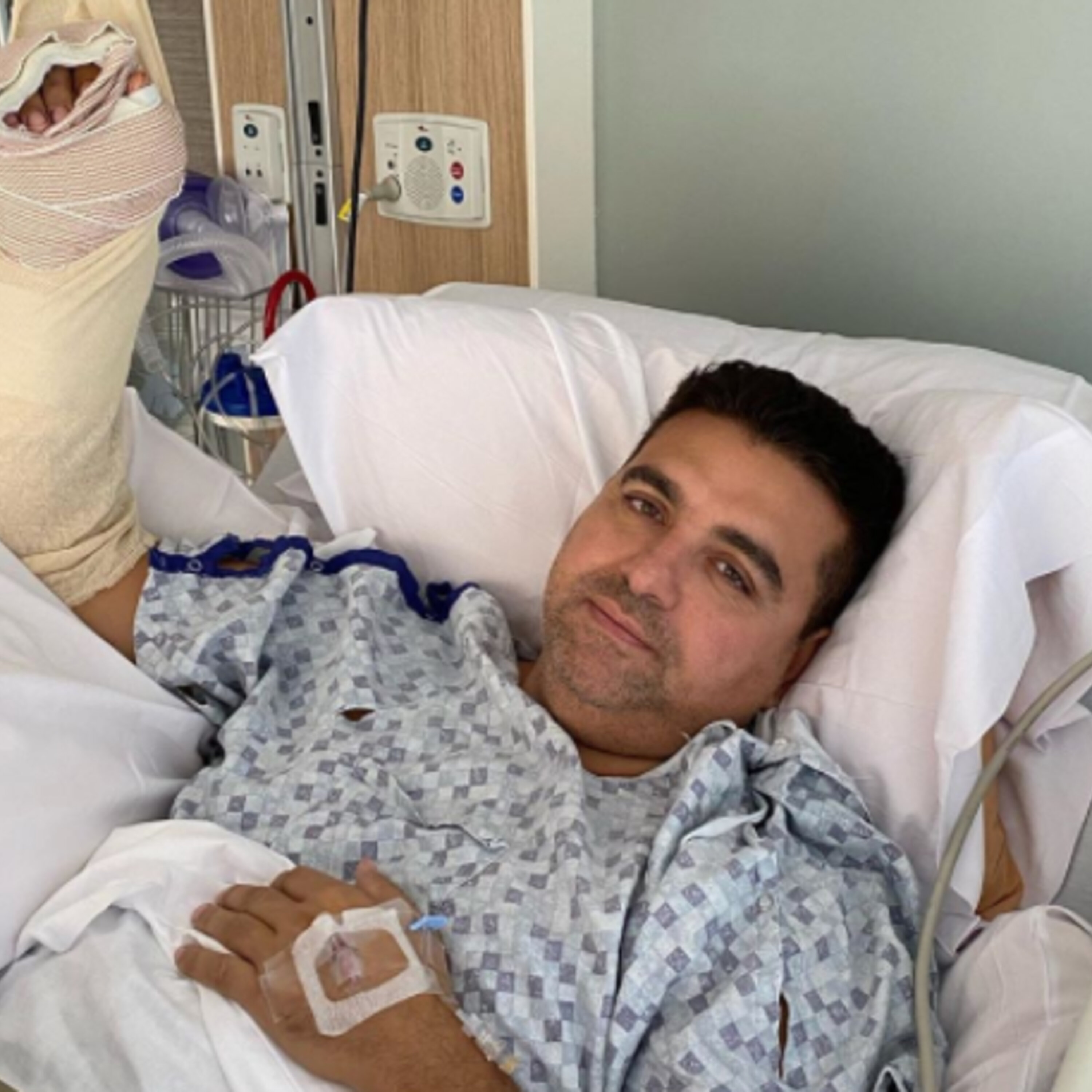 Trolls And Buddy The Cake Boss Got A Brutal Injury episode artwork