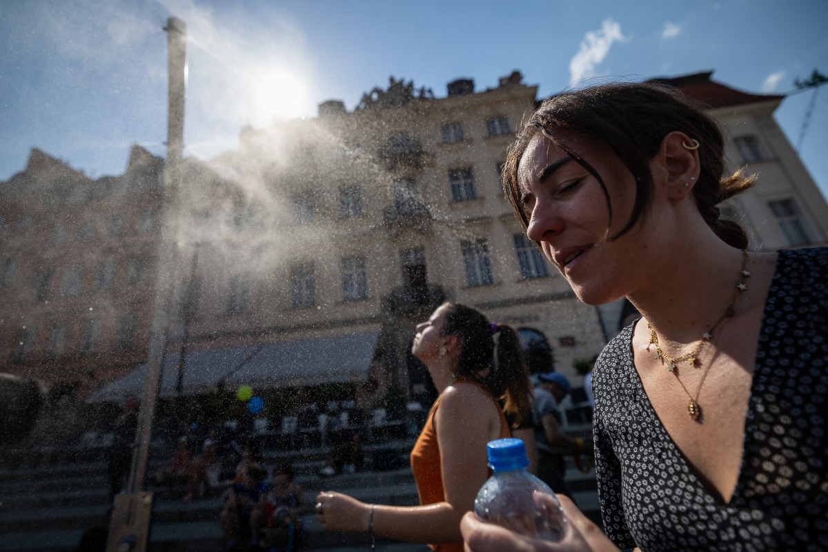 Número de mortes mais que dobra em Paris com onda de calor episode artwork