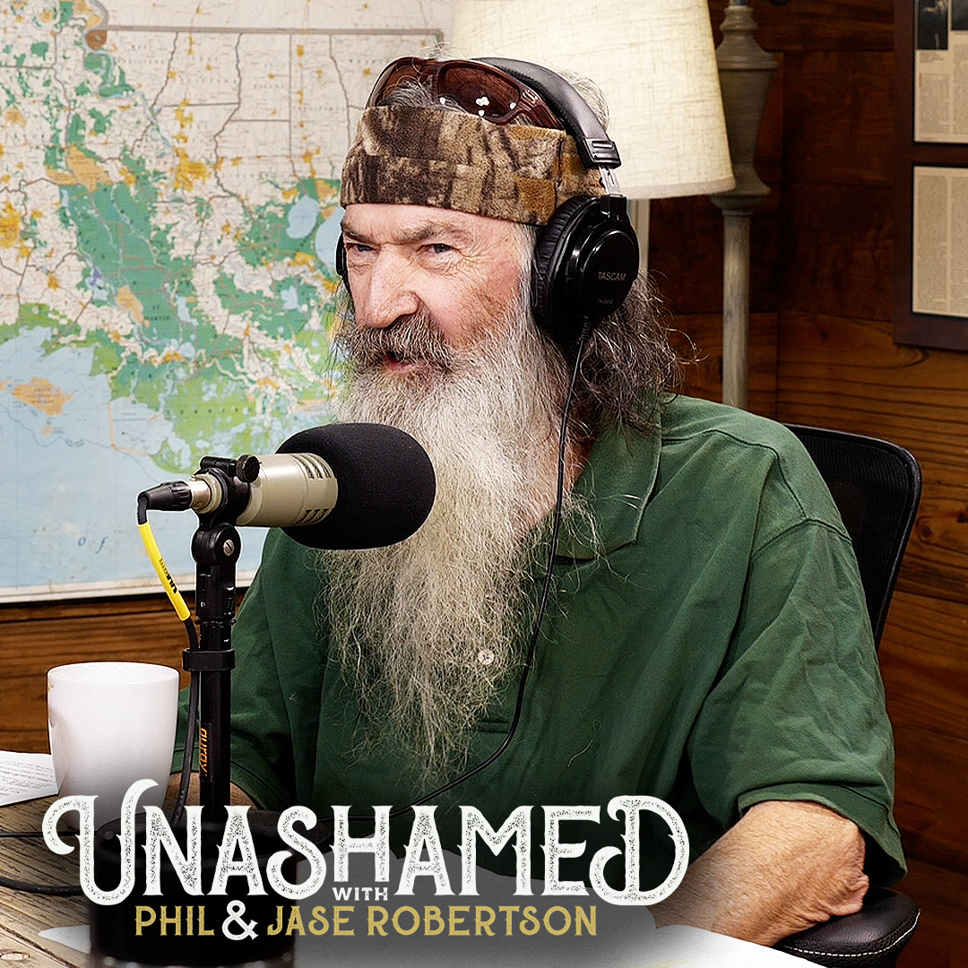 Ep 794 | Jase Is Dead Set Against Missy's Clothing Pick & Phil Is Gifted an Unexpected Treat