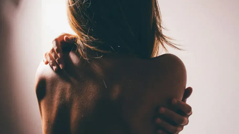 La noche oscura | Ana de la Lastra: "Sentir miedo no es el problema, el problema es no querer atravesarlo" La noche oscura | Ana de la Lastra: "Sentir miedo no es el problema, el problema es no querer atravesarlo"