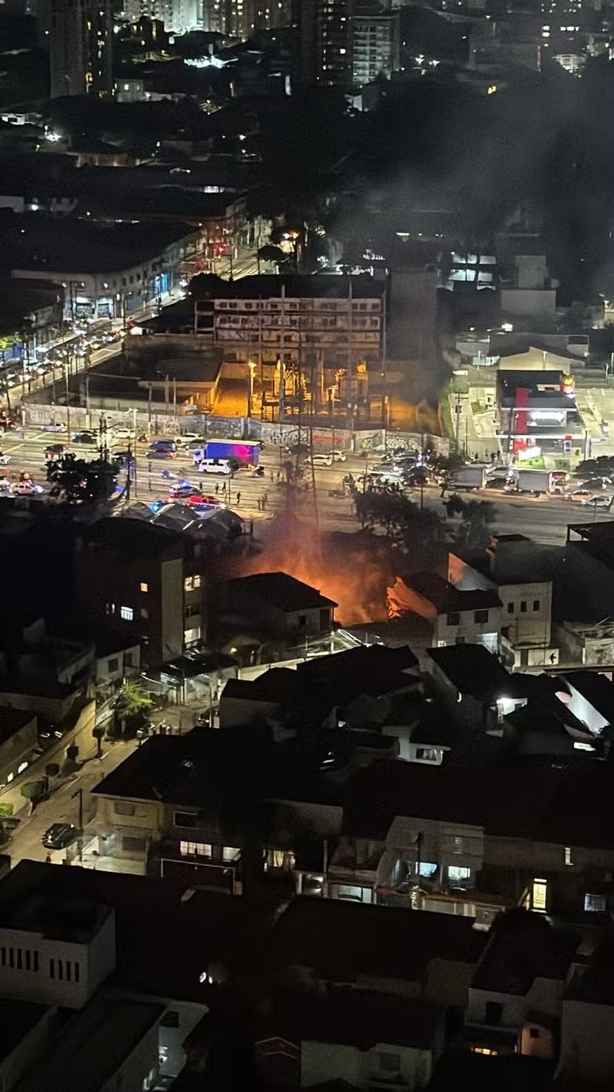 Parte das vítimas da explosão de São Paulo ainda aguarda ajuda; moradores não querem sair do local Parte das vítimas da explosão de São Paulo ainda aguarda ajuda; moradores não querem sair do local