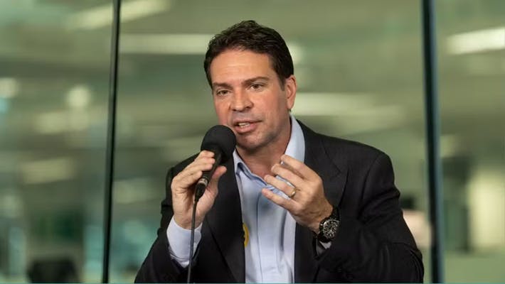 Ramagem deixa o país às vésperas de trânsito em julgado; PSOL pede prisão e extradição Ramagem deixa o país às vésperas de trânsito em julgado; PSOL pede prisão e extradição