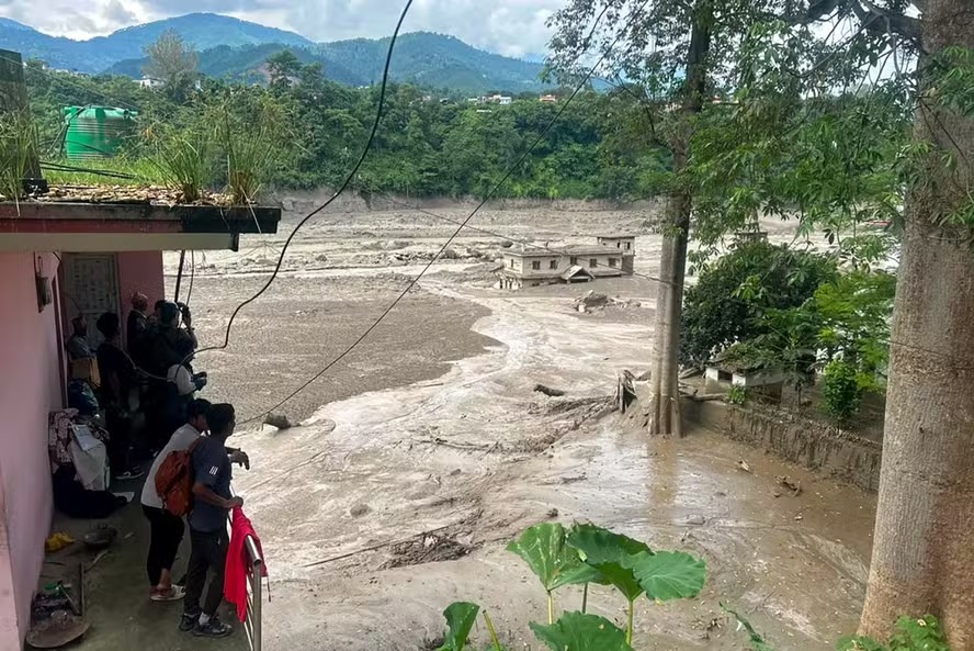 Inundações que deixaram 160 mortos na região do Nepal podem ter sido geradas por bloco de gelo de 600m episode artwork