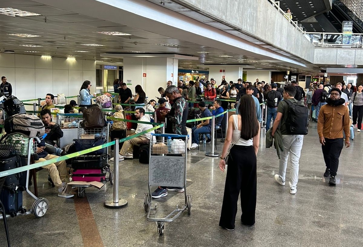 Aeroporto de Brasília tem filas e cancelamentos de voos devido a ventania em São Paulo