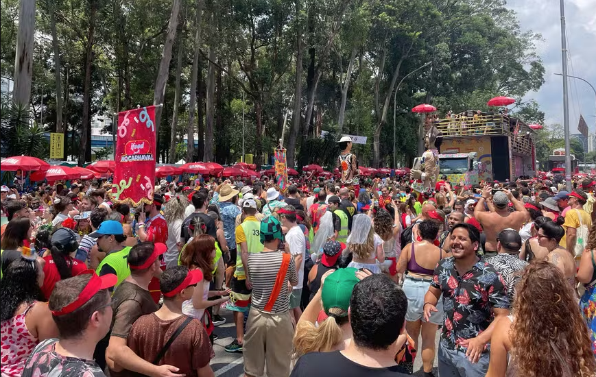 Carnaval de SP movimenta R$ 4 bilhões e tem maior edição já realizada, diz prefeitura