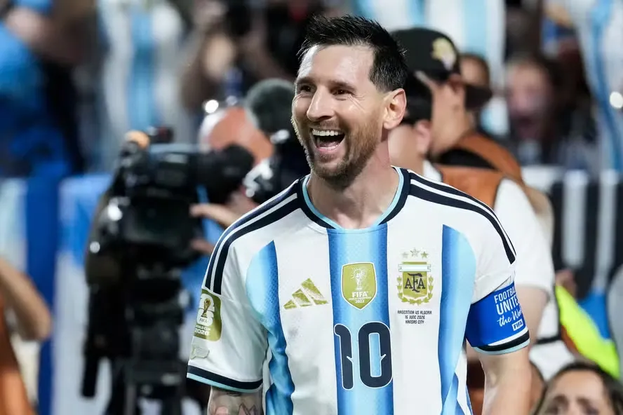 Segunda semifinal da Copa do Mundo será definida em jogos da Argentina e Inglaterra neste sábado (11)