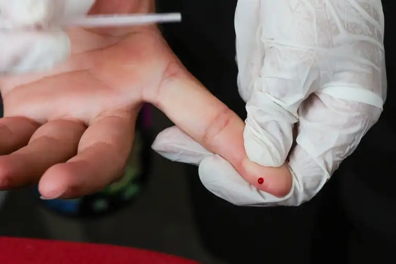 Brasil elimina transmissão vertical do HIV e registra menor mortalidade em anos episode artwork