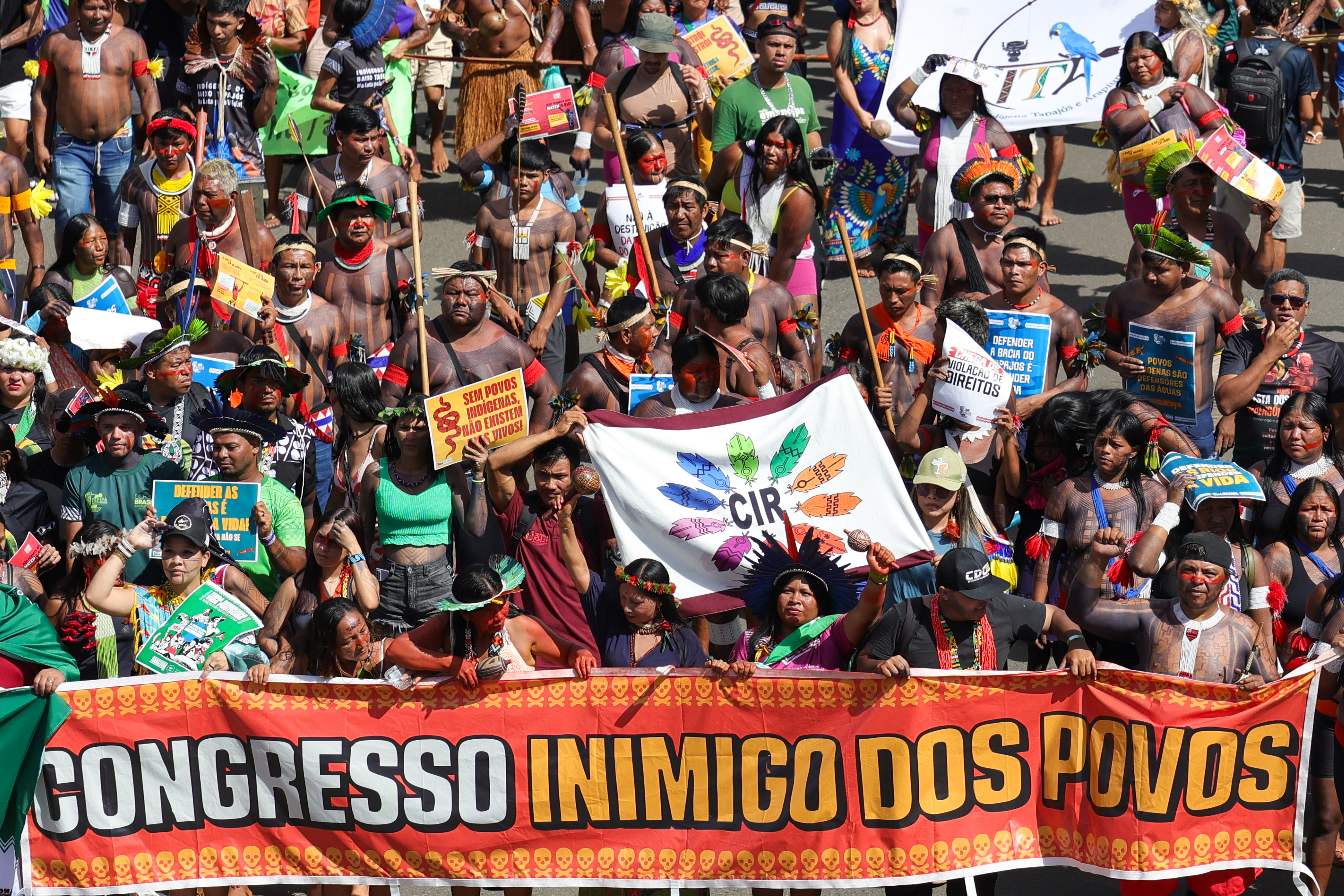 Acampamento Terra Livre sai em marcha por Brasília para debater pautas que ameaçam os povos originários episode artwork