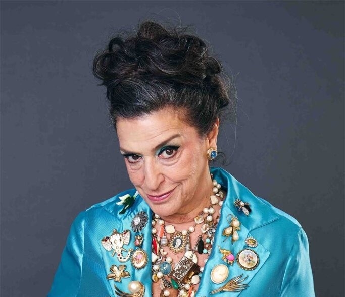 'Dora': Grace Gianoukas estreia monólogo sobre recomeços e escolhas de vida episode artwork