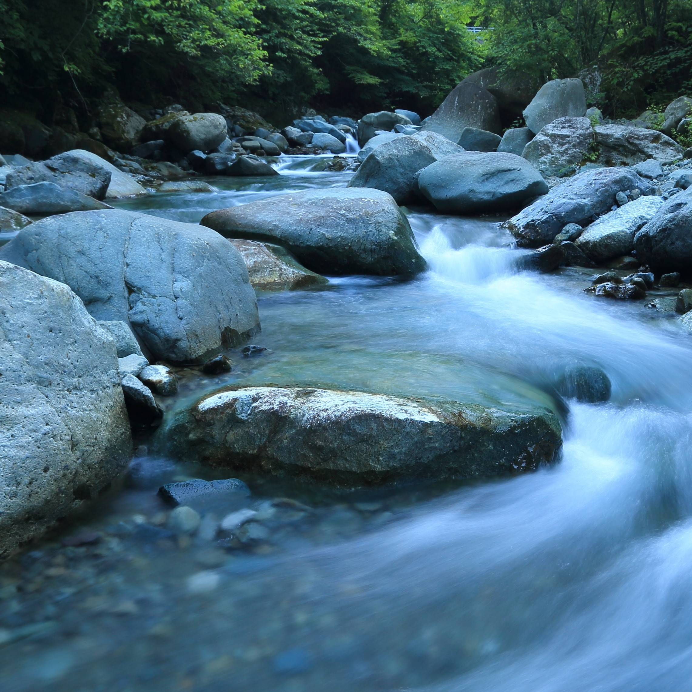 Calm Water Flow: 3-Hour Tranquil Stream Sounds for Blissful Sleepiness