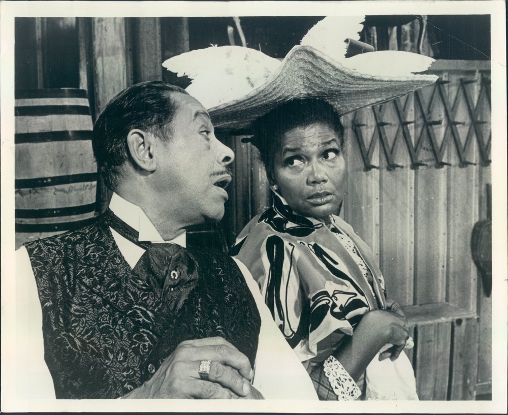 BEHIND THE CURTAIN: BROADWAY\'S LIVING LEGENDS » Podcast