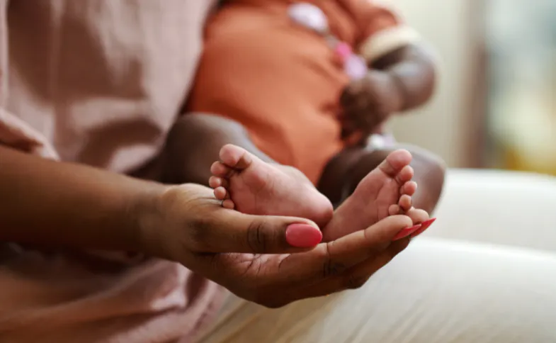 Postpartum Body Changes: Healing After Vaginal Birth or C-Section, Support, and What to Check at 6–8 Weeks