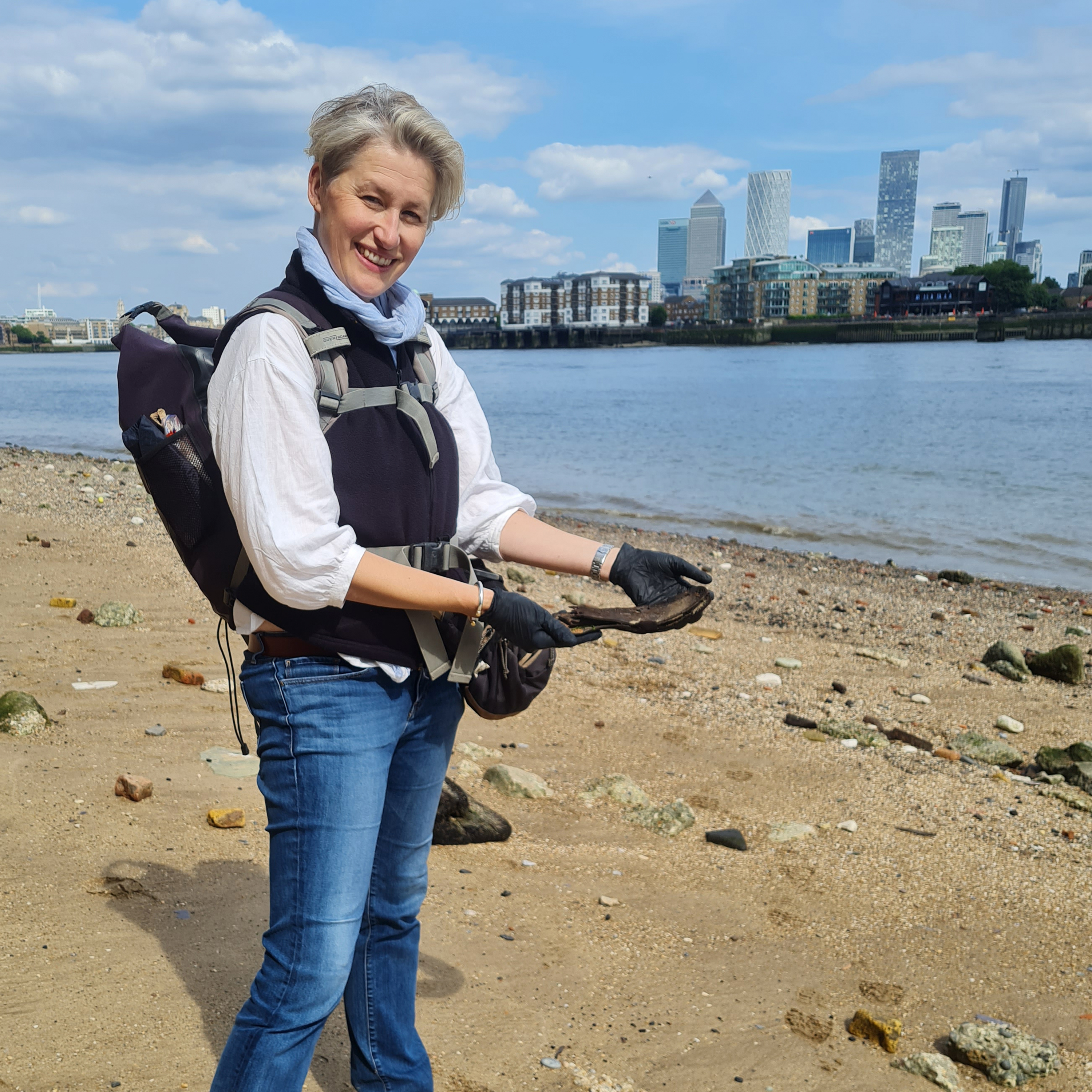 259. Find lost artefacts on the River Thames with mudlarker Lara Maiklem