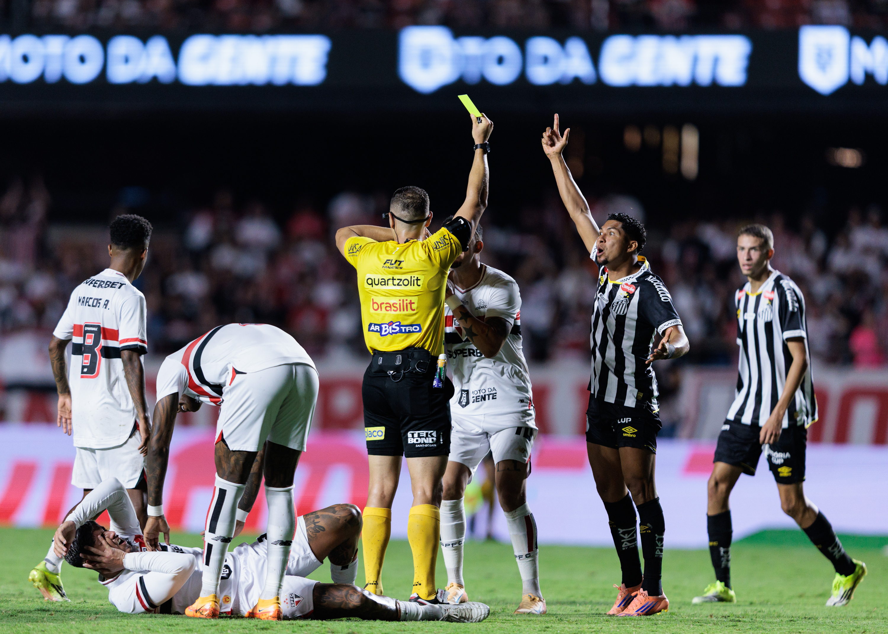 São Paulo deve mesclar time e Santos aguarda por Neymar no clássico